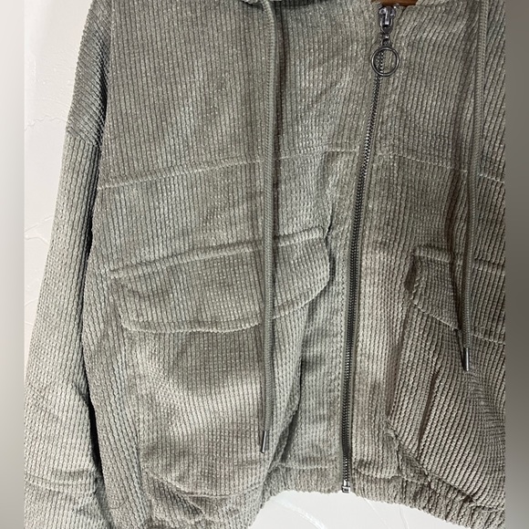 ASHLEY BY 26 Sage Crop Jacket With Cargo Pockets SZ L - Picture 5 of 14